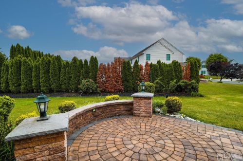 10 Summerhill Ct, Columbus NJ  08022-1970 exterior