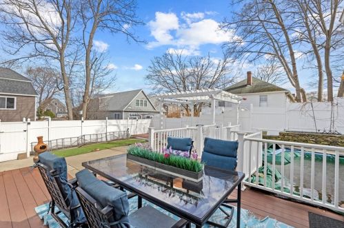 35 Monmouth St, Quincy MA 02171-1067 exterior