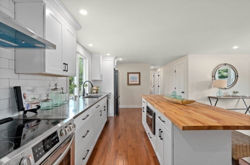 14 Hodgkins Rd, Rockport MA  01966-2004 exterior