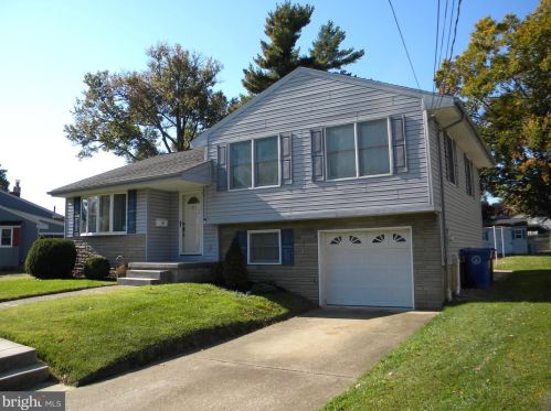 60 Holly Dr, West Deptford NJ  08096-3317 exterior