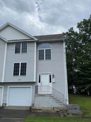 6 Hyannis Pl, Worcester, MA 01604-3114