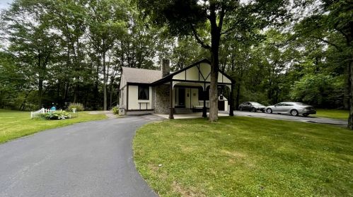 47 Frank St, Dracut, MA 01826-2620