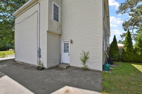 177-B Sunderland Rd, Worcester MA  01604-2453 exterior