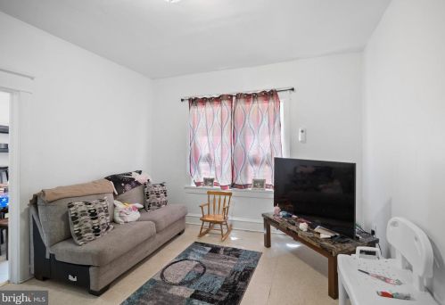 1943 Cooper St, West Deptford NJ 08096-3810 exterior