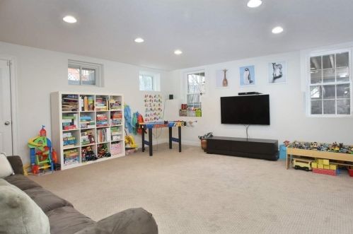 34 Ripley St, Newton MA 02459-2207 exterior