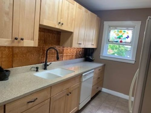 57 Oakland Ave, Methuen MA 01844-3673 exterior