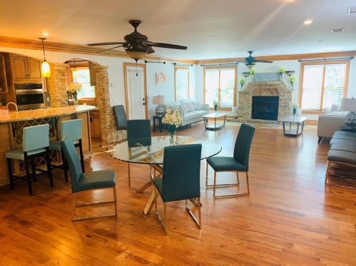 4081 Ashford Dunwoody Rd, Atlanta GA  30319-1542 exterior