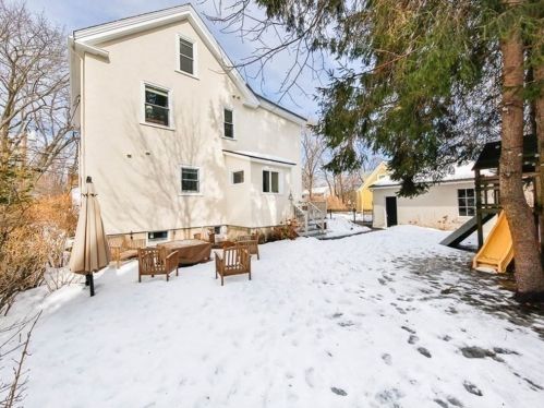 24 Walnut Pl, Newton MA 02460-1819 exterior