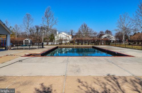 9 Canal Vw Dr, Trenton NJ 08648-1319 exterior