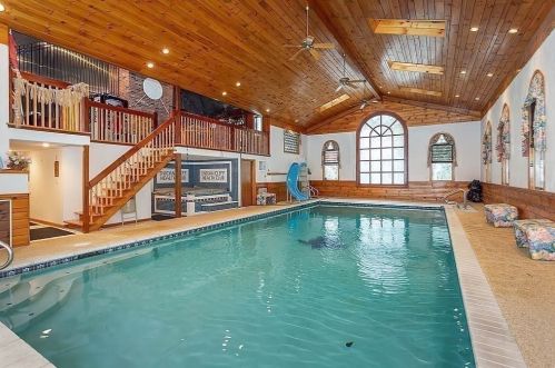 90 Countryside Ln, Milton MA 02186-4435 exterior