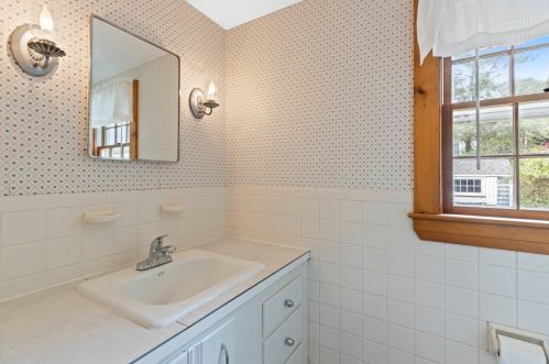 45 Mdw Vw Rd, Chatham MA 02633-2618 exterior