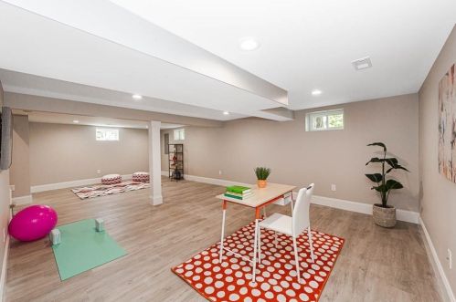 53 Lantern Ln, Arlington MA 02474-1806 exterior