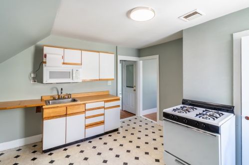 52 Town Hill St, Quincy MA 02169-6430 exterior