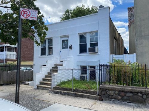 2541 Colden Ave, Bronx, NY 10469-4301