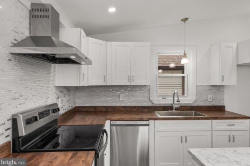 252 Greenwich Ave, West Deptford NJ  08066-2229 exterior