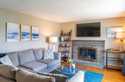 1088 Commercial St, Weymouth MA 02189-1632 exterior