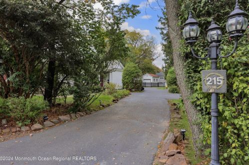 215 Silverside Ave, Little Silver NJ 07739-1713 exterior