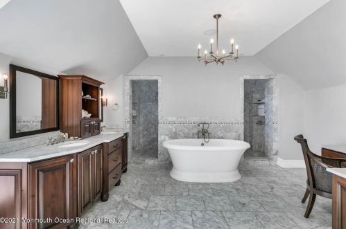 530 Little Silver Pt Rd, Little Silver NJ 07739-1736 exterior