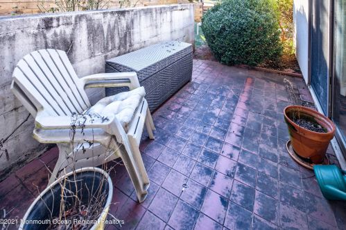 118 Tower Hl Dr, Tinton Falls NJ 07701-2400 exterior