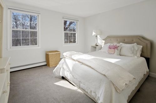 84 Leavitt St, Hingham MA 02043-2973 exterior