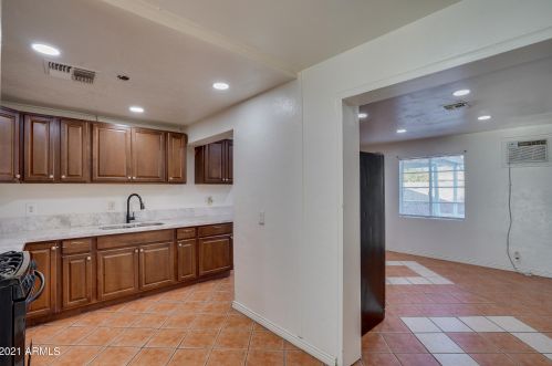 2031 37 Dr, Phoenix AZ 85053-2807 exterior