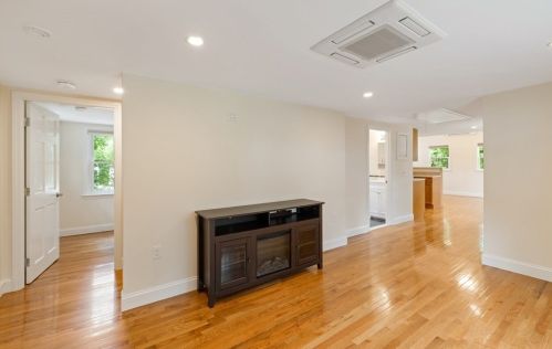 7 Glen Ave, Burlington MA  01803-4811 exterior