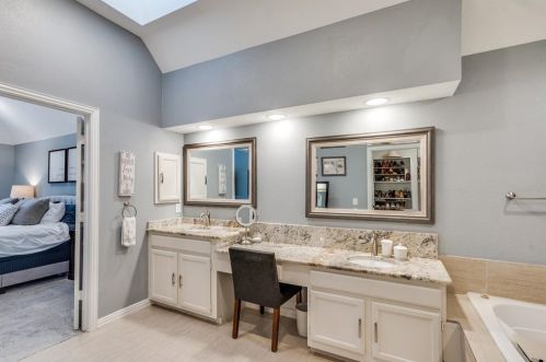 4027 Azure Ln, Addison TX 75001-3105 exterior