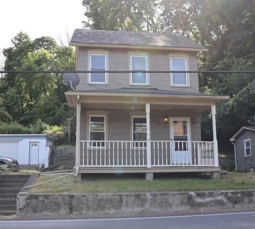 1990 Delaware Dr, Easton, PA 18042-9702