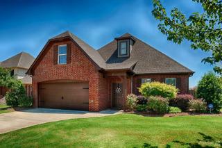 8 Maple Grove Blvd, Huntsville, AL 35824-4005