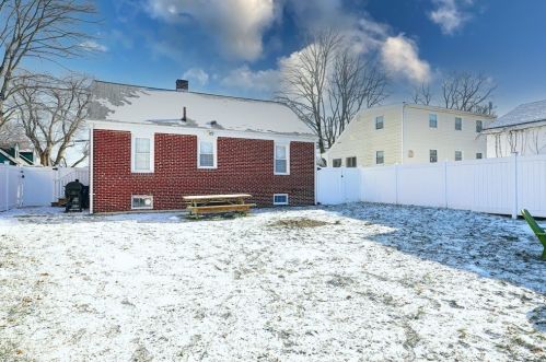 18 Smt Ave, Seekonk MA 02771-3919 exterior