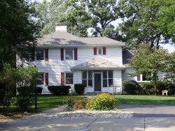 607 Watertown St, Newton, MA 02460-1351