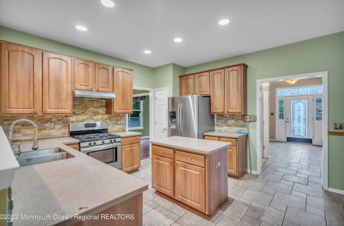 16 Cardinal Dr, Jackson Twp NJ 08527-3174 exterior