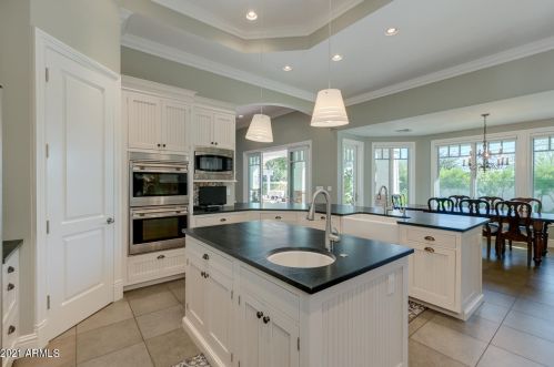 5621 Calle Camelia, Phoenix AZ 85018-4617 exterior