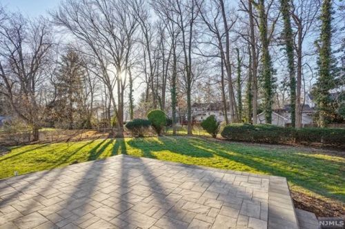 135 Knickerbocker Rd, Cresskill NJ  07626-2439 exterior