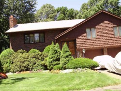 90 Esty Farm Rd, Newton, MA 02459-3642