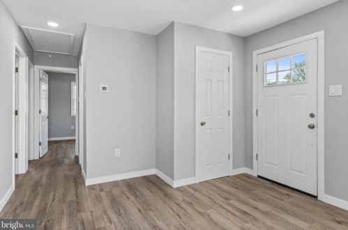 300 May Ave, West Deptford NJ 08096-1167 exterior