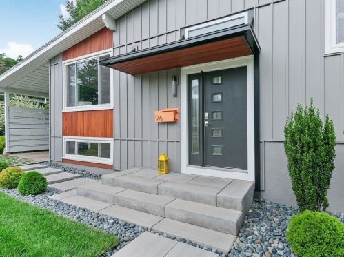 96 Harding St, Newton, MA 02465-1337