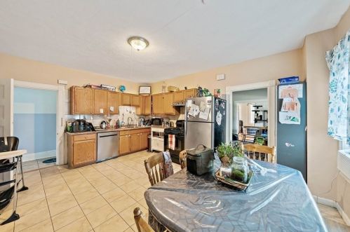 2 Town Hill St, Quincy MA 02169-6417 exterior