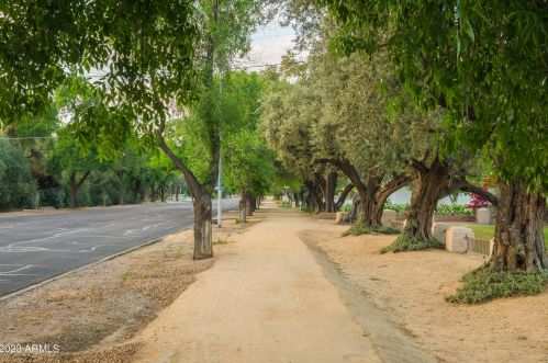 7601 Central Ave, Phoenix AZ  85020-4079 exterior