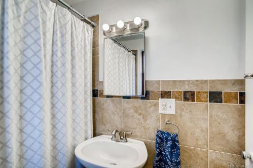 3384 Corona St, Englewood CO 80113-2827 exterior