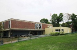 687 Watertown St, Newton, MA 02460-1349