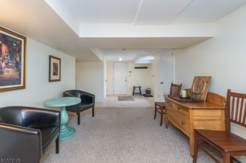 23 Brentwood Dr, East Hanover NJ 07936-2403 exterior