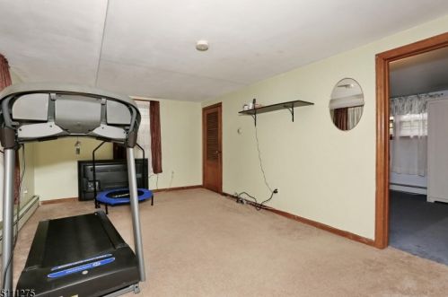 17 Russell Rd, Skyline Lakes NJ 07456-2230 exterior