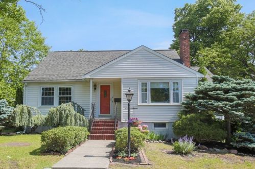 32 Lafayette St, Milton, MA 02186-2645