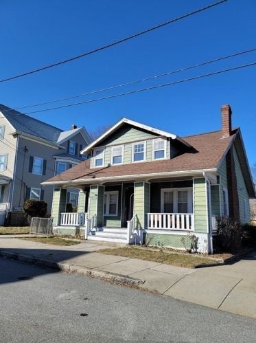 44 Bigelow St, Fall River, MA 02720-5408