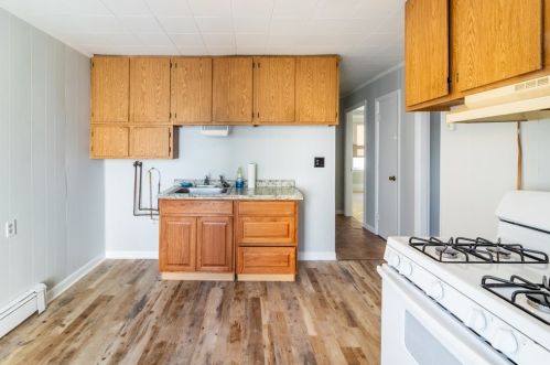 52 Town Hill St, Quincy MA 02169-6430 exterior