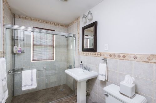 1123 Boylston St, Newton MA 02464-1014 exterior