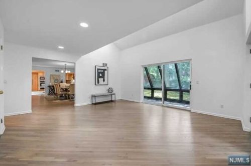 226 Truman Dr, Cresskill NJ  07626-1720 exterior