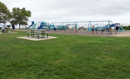 28 Hall St, Plymouth MA 02360-4122 exterior