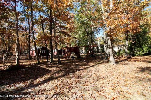 1062 Lakehurst Ave, Jackson Twp NJ 08527-5250 exterior